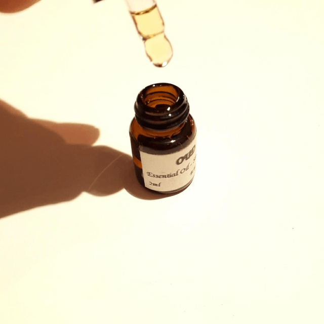 Oud Essential Oil 2ml in Glass Bottle 